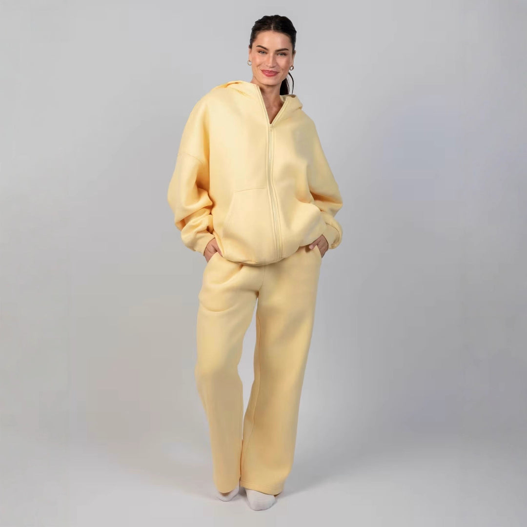 Oversized hoodie for women with a comfortable fit and deep pockets Lune London