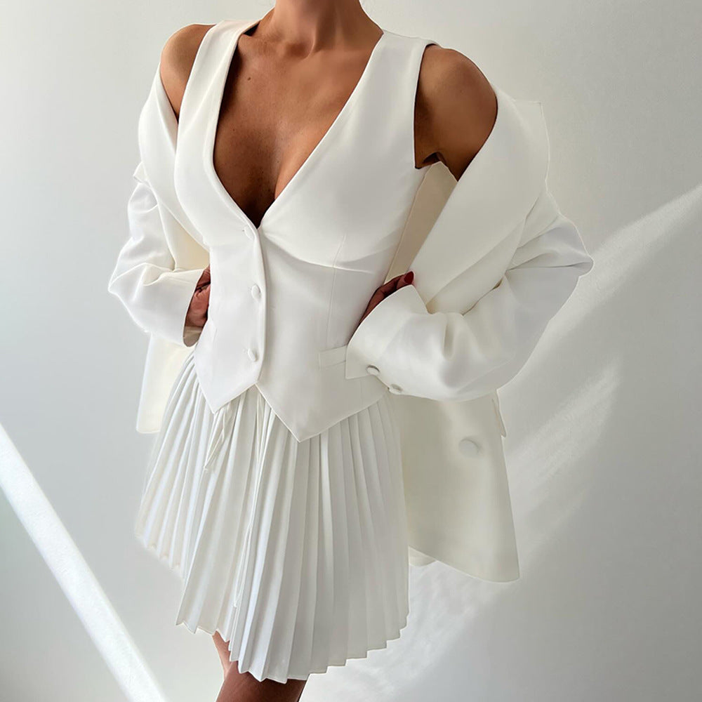 Elegant pleated dress for women with a fitted top Lune London