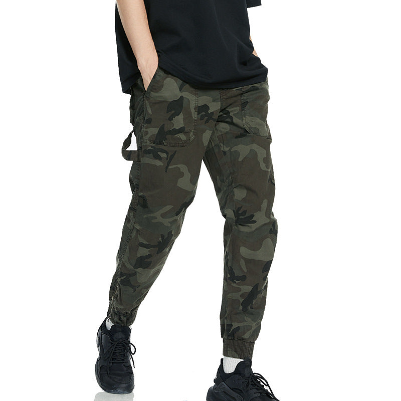 Men's cargo pants with practical side pockets Lune London