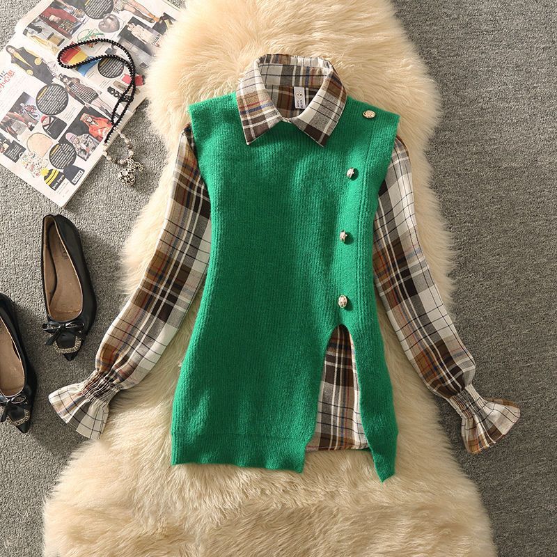 Knitted vest for women with an elegant V-neck and Lune London button details