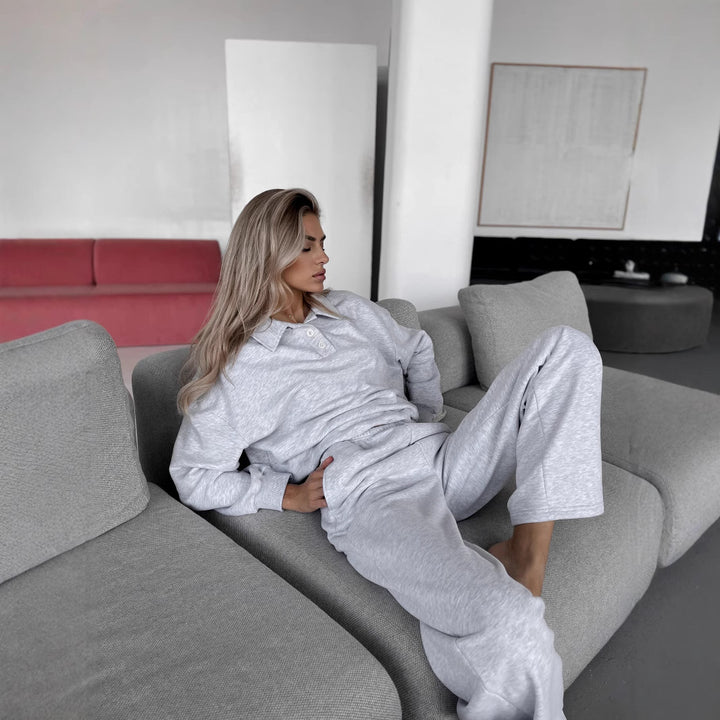 Casual women's sweater with button details and loose fit Lune London