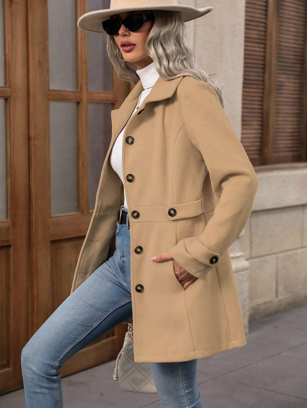 Trench-coat élégant pour femmes avec coupe ajustée et détails de boutons Chic & Stil