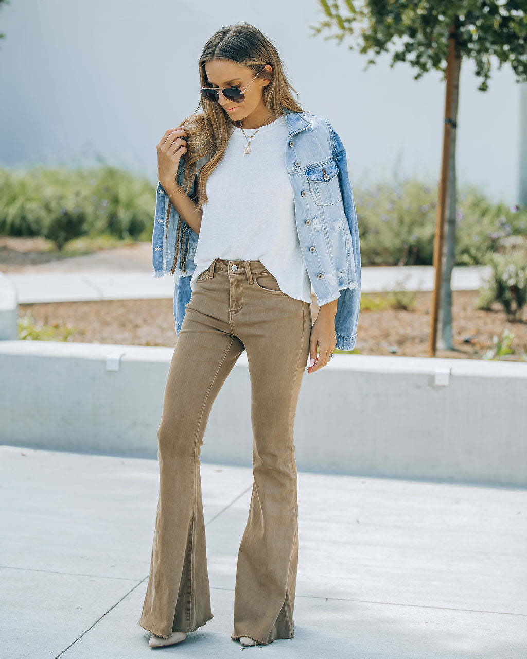 Jeans évasés longs pour femmes avec taille haute et design à la mode Chic & Stil
