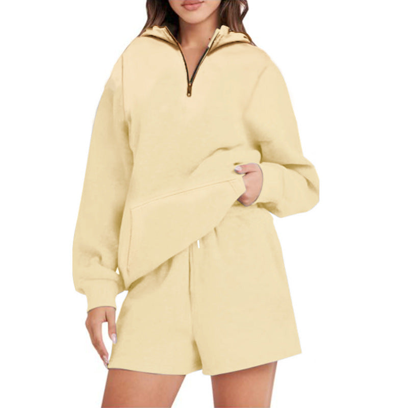 Casual hoodie for women with short zipper and practical pockets Lune London