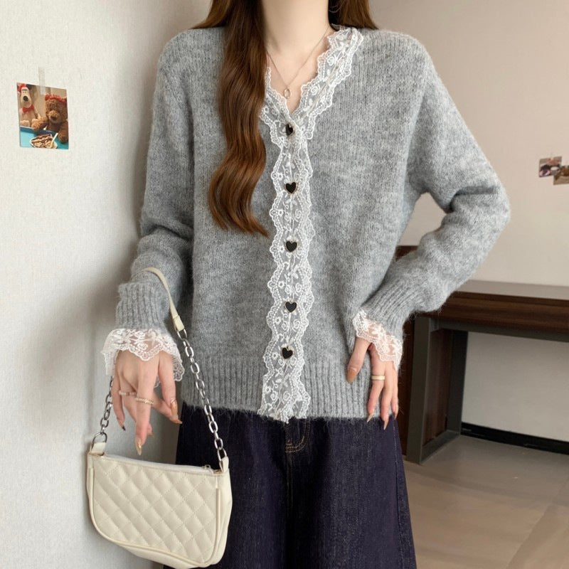 Women cardigan with lace accents and heart-shaped buttons Lune London