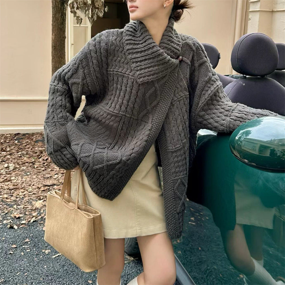 Cardigan femme en tricot épais avec col montant et motifs en torsades uniques Chic & Stil