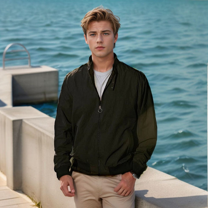 Lightweight and functional transition jacket for men with a high collar