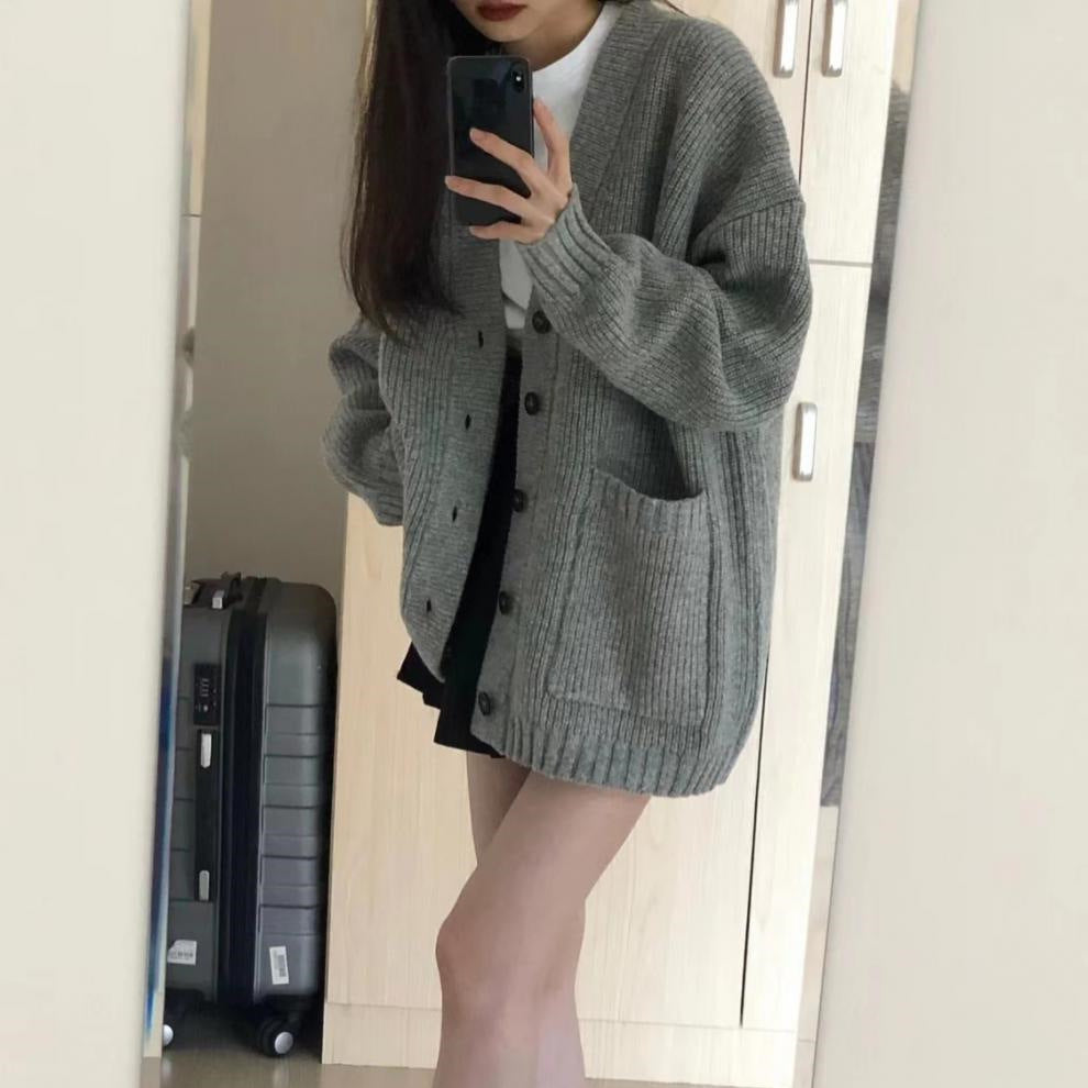 Cardigan Tricot Chic pour Femmes avec Grandes Poches et Détail de Bouton Chic & Stil
