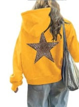 Women's hoodie with striking leopard star design Chic & Stil