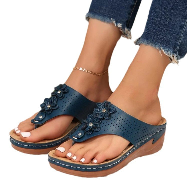 Fashionable floral sandals for women with a perforated upper Lune London