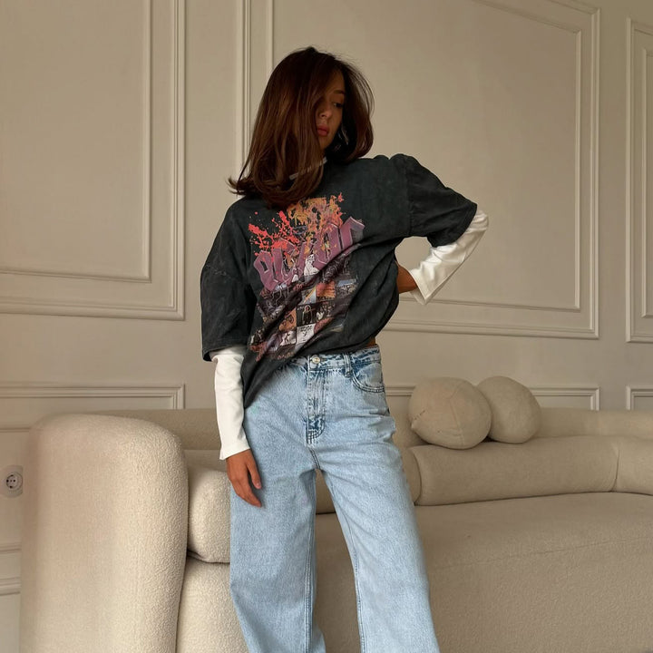 Comfortable oversized T-shirt for women with a relaxed fit and a unique finish Lune London