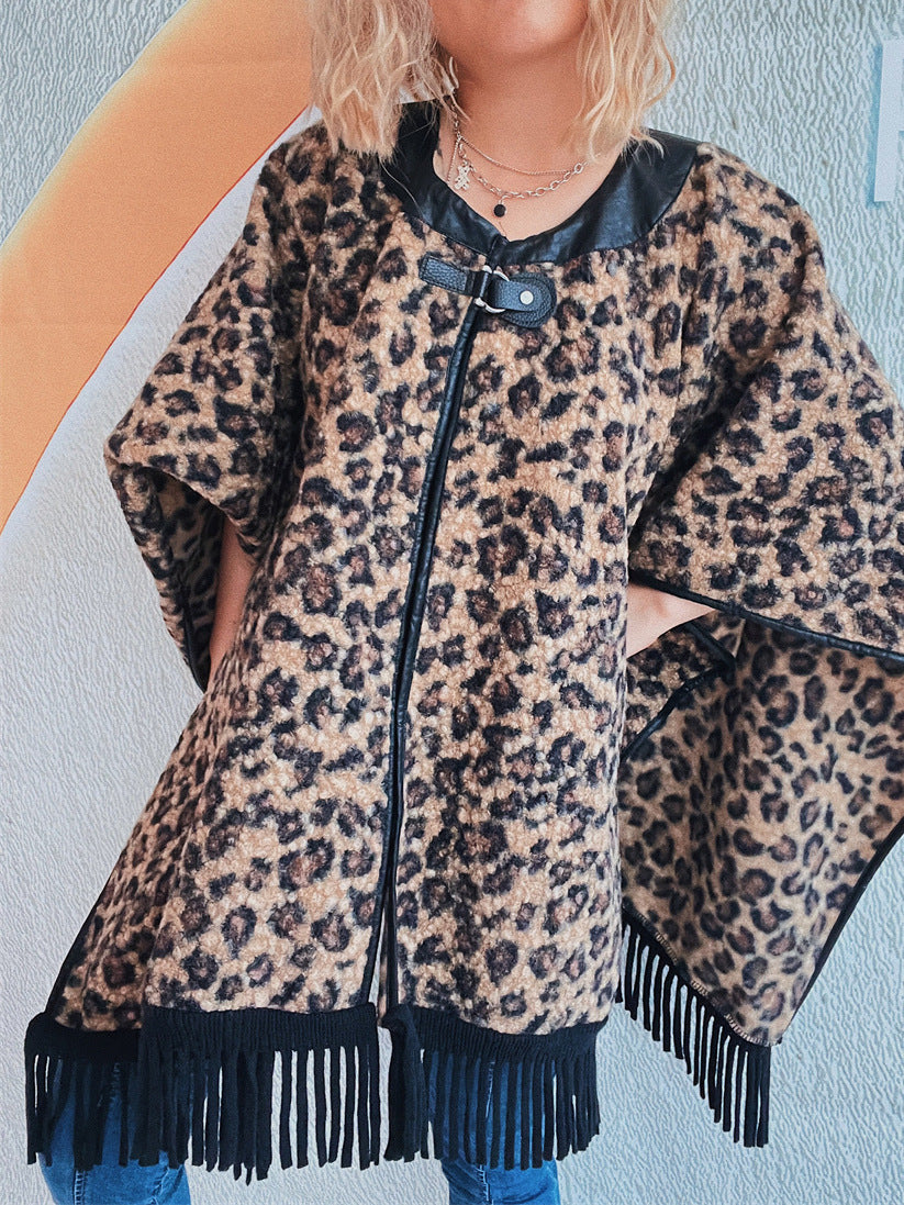 Dame poncho à la mode avec franges et imprimé animal Chic & Stil