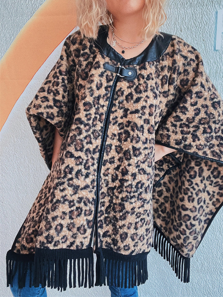 Dame poncho à la mode avec franges et imprimé animal Chic & Stil