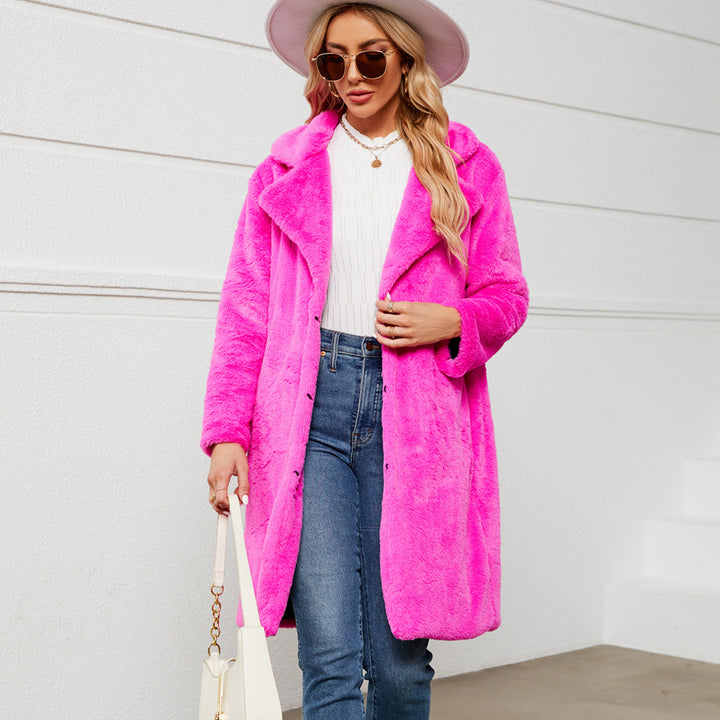 Cozy faux fur coat for women with a trendy cut and a large collar Lune London