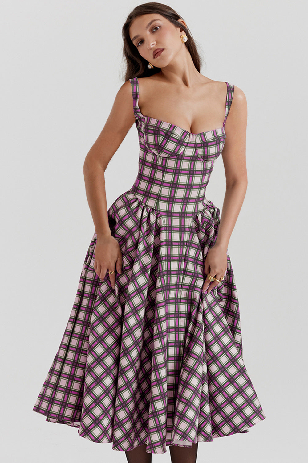 Casual midi dress for women with a checkered design and deep neckline Chic & Stil