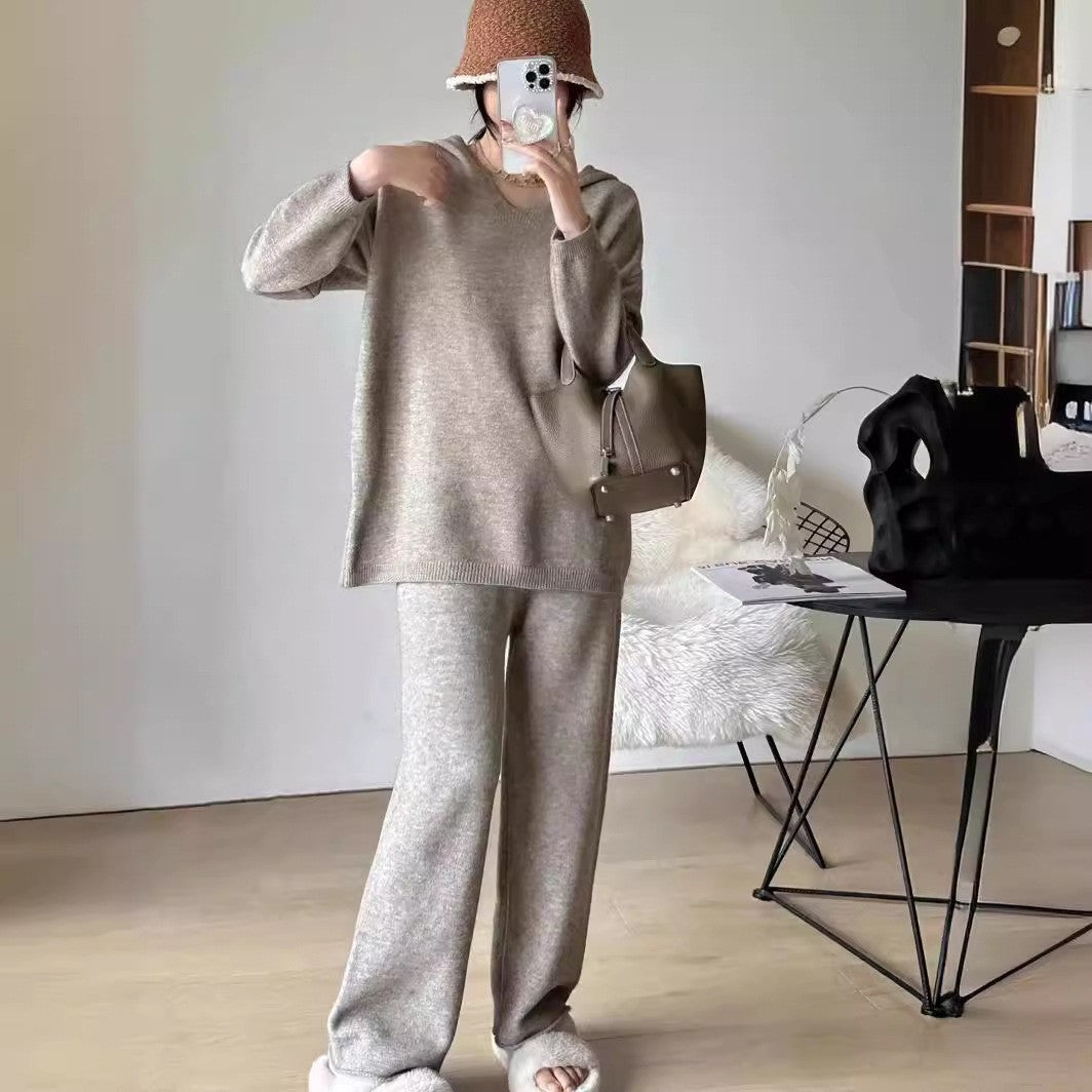 Ladies Elegant and comfortable V-neck Loungewear Lune London
