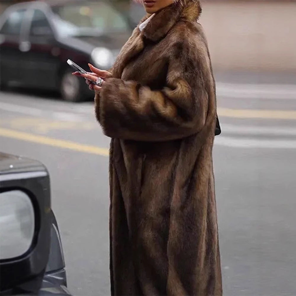 Ladies Elegant and Luxurious Fur Coat Lune London