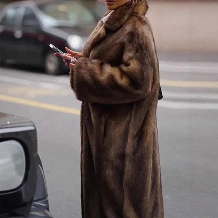 Ladies Elegant and Luxurious Fur Coat Lune London
