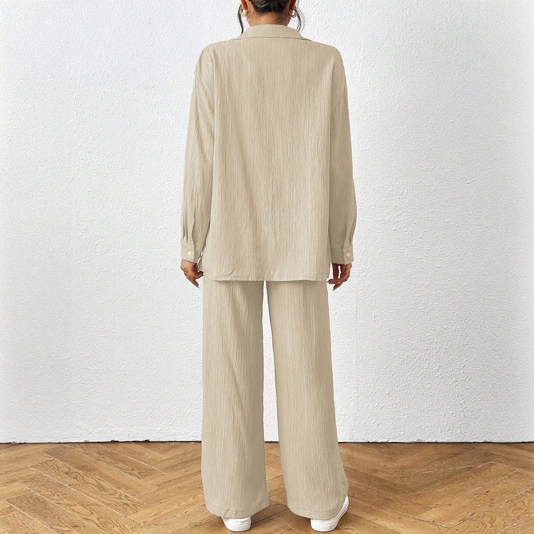 Casual women's set with fitted top and loose pants Lune London