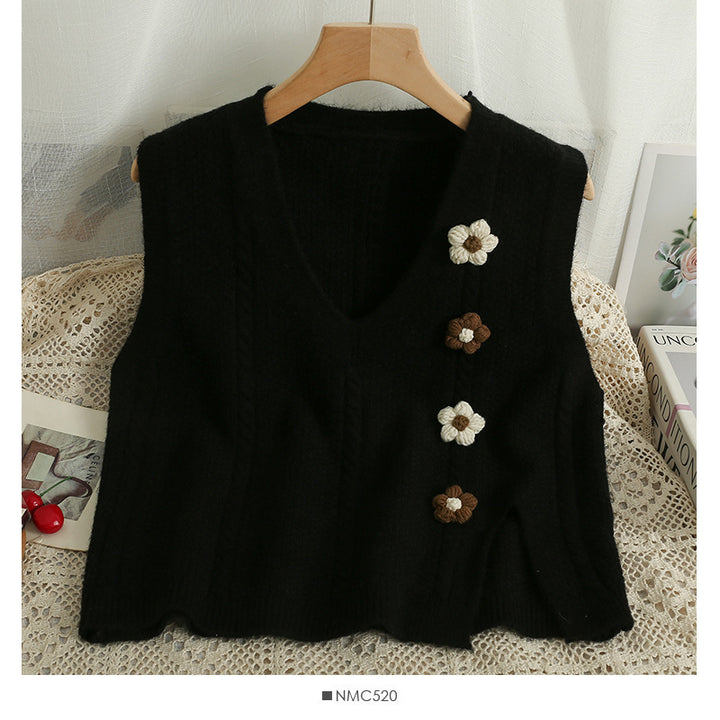 Ladies chunky knit cardigan with V-neckline and floral accents Lune London