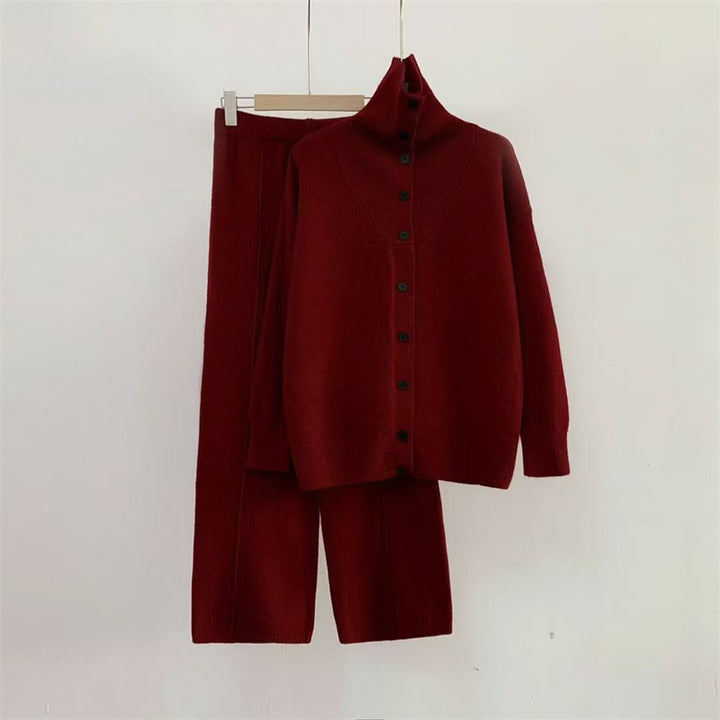 Ensemble en maille pour femmes avec col montant moderne et patte de boutonnage confortable Chic & Stil
