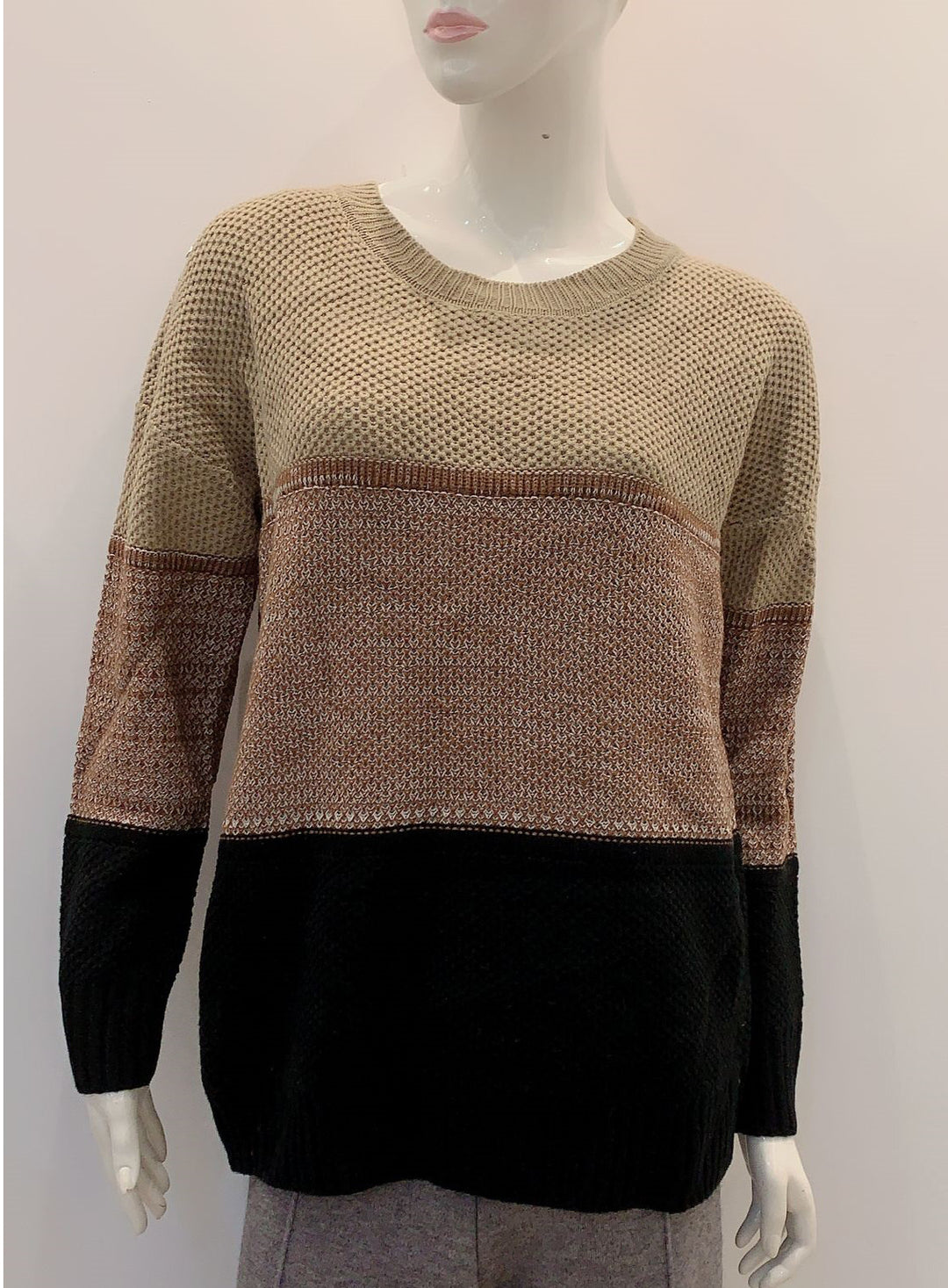 Knit sweater for women with a casual color block design Lune London