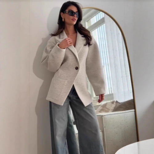 Modern jacket for women with an oversized fit and pockets Lune London