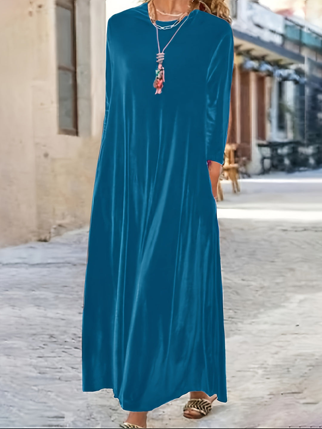 Women's maxi dress with elegant cut and pockets Lune London