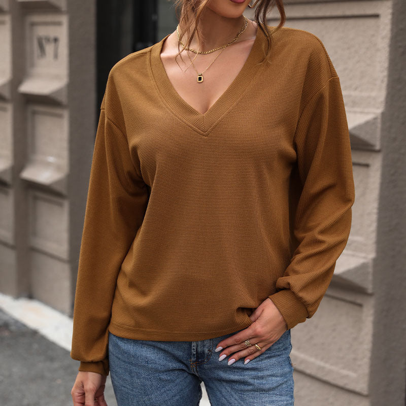 Casual women's sweatshirt with V-neck in textured fabric Lune London