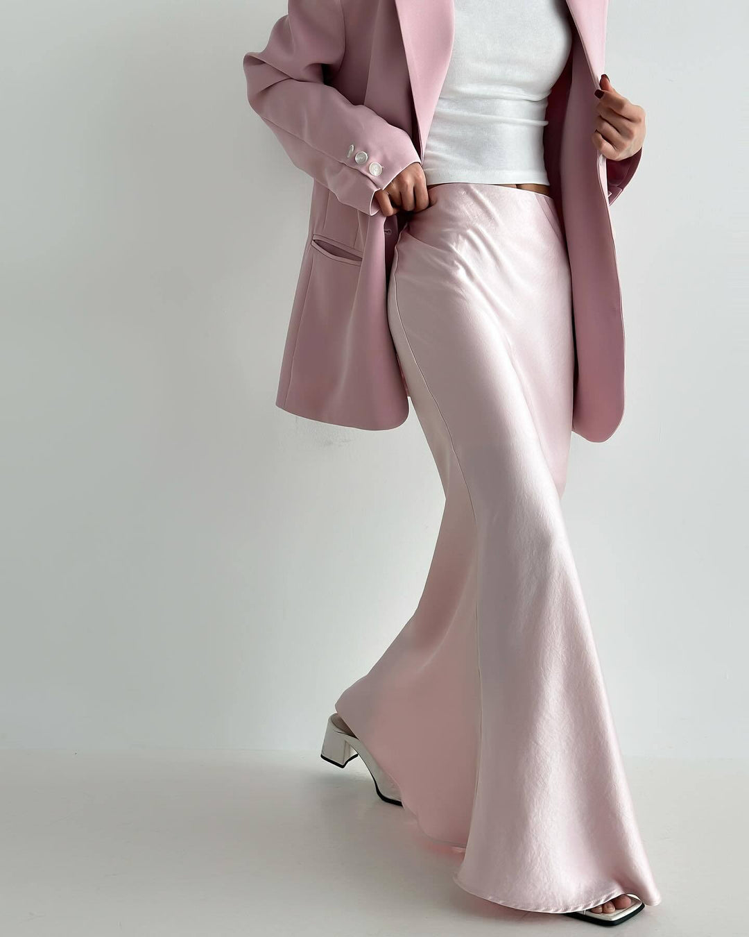 Elegant maxi skirt for women in silk blend with a flattering cut
