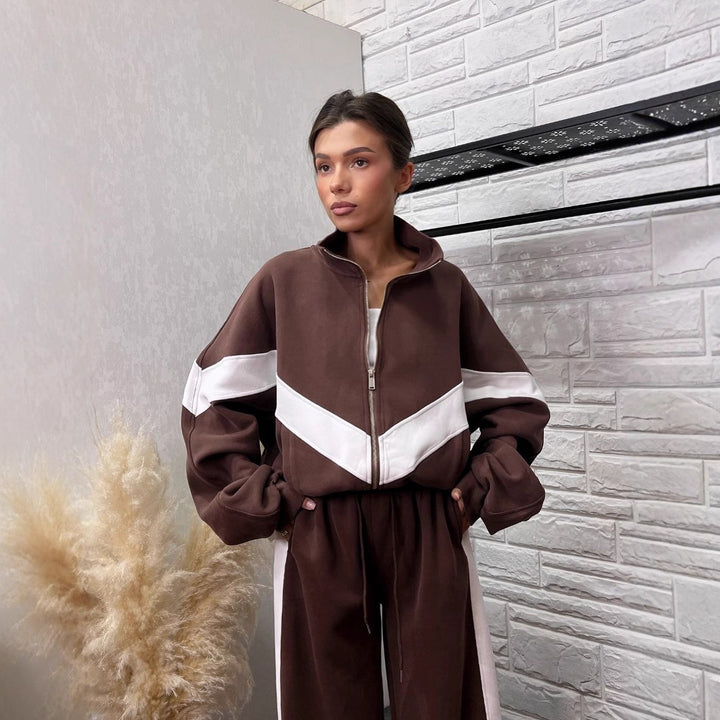 Women's sports set with contrasting inserts Lune London