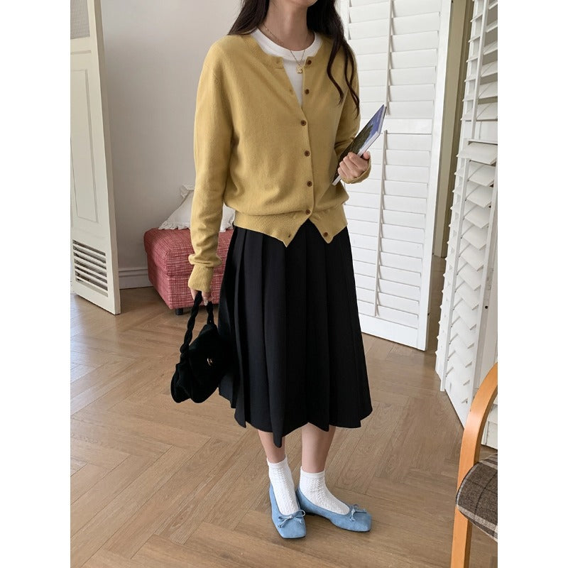 Ladies cardigan with button details and high-quality cotton Chic & Stil