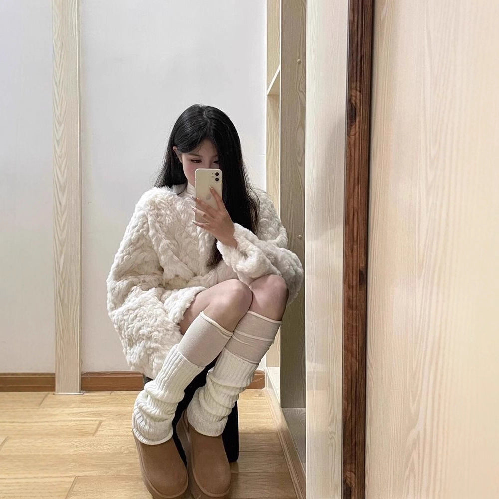 Cardigan féminin à la mode avec peluche douce et boutons décoratifs Chic & Stil