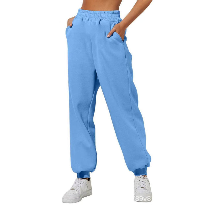 Women's comfortable jogging pants with elastic waistband and side pockets Chic & Stil