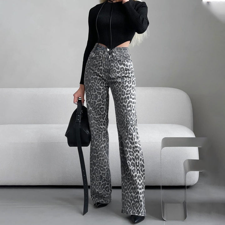 Flared jeans for women with a trendy leopard print and high waist Lune London