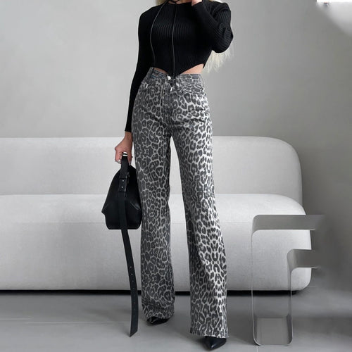 Flared jeans for women with a trendy leopard print and high waist Lune London
