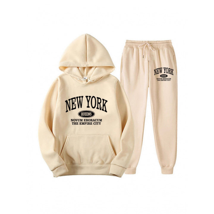 Women's hoodie set with versatile lettering and comfortable pockets Chic & Stil