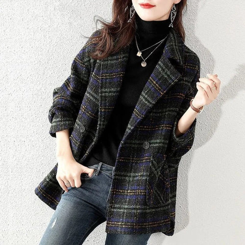 Women's Classic Check Jacket in Fashionable Oversized Style Chic & Stil