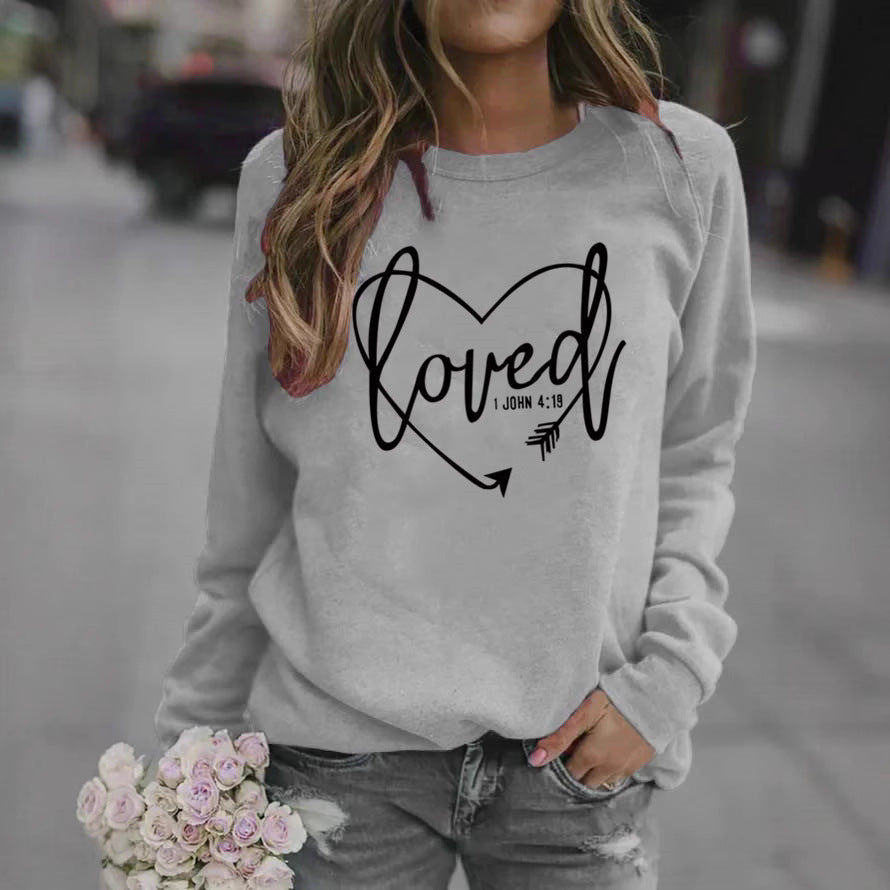 Sweatshirt pour femmes avec imprimé en forme de cœur et message inspirant Chic & Stil