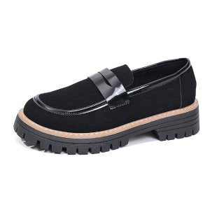 Comfortable slip-on women's shoes with a robust profile and elegant Lune London application