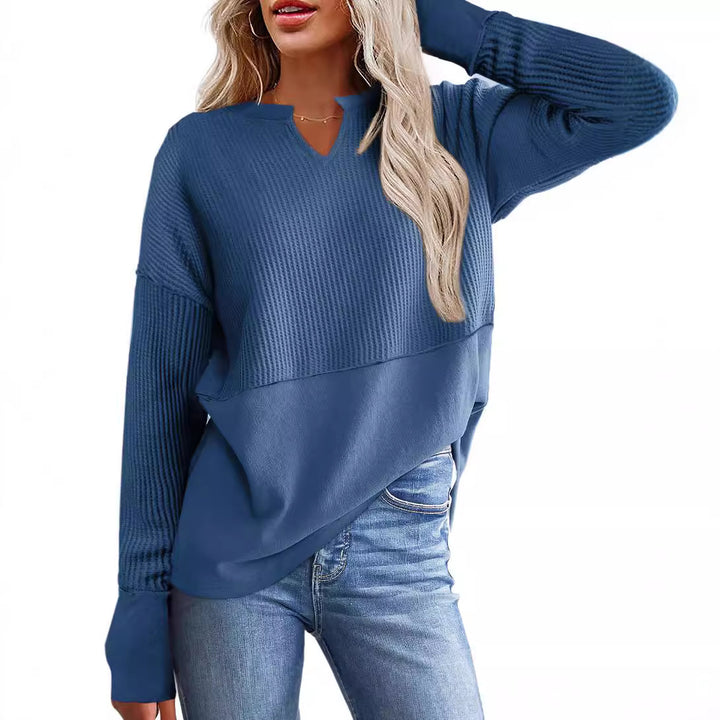 Casual knit pullover for women with V-neck and texture Lune London