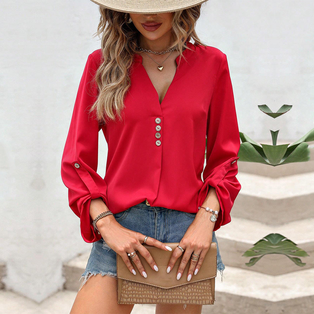 Blouse for women with stylish button details and a chic V neck collar Chic & Stil