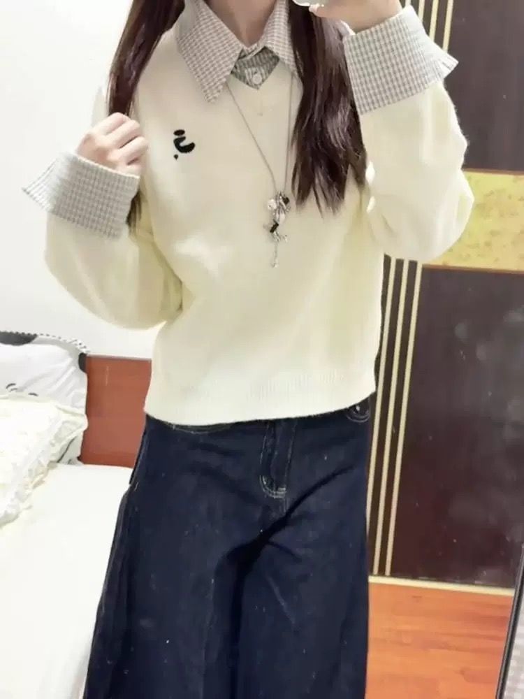 Pull féminin confortable avec col amovible et détails à carreaux Chic & Stil