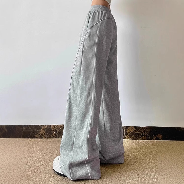 Casual women's jogging pants with a loose fit and an elastic waist Lune London