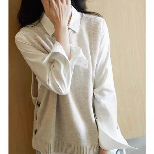Gilet en tricot élégant pour femmes avec détails de boutons et design intemporel Chic & Stil