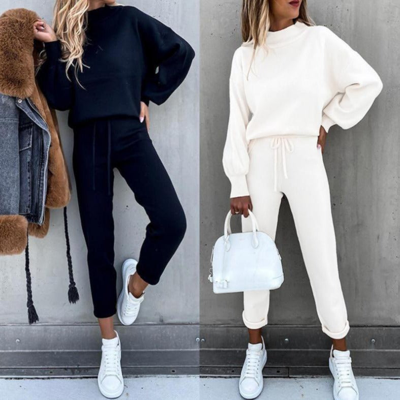 Ensemble de survêtement pour femmes avec une coupe moderne, un haut à col montant et un pantalon élastique Chic & Stil