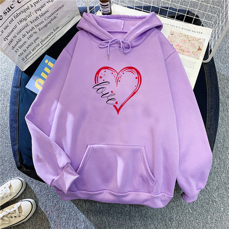 Women's hoodie with romantic heart design and high-quality fleece Chic & Stil