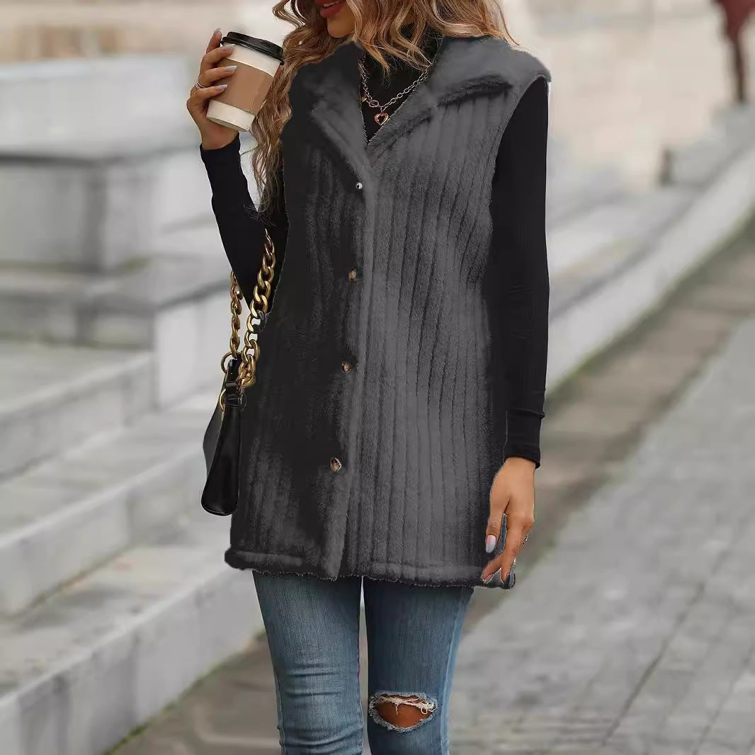 Elegant and warm ladies lined jacket with button closure Lune London