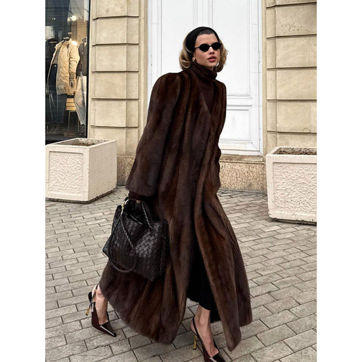 Women's Luxurious Faux Fur Coat with Elegant Cut and High Collar Lune London