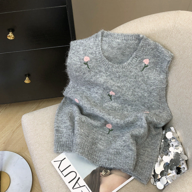 Knitted cardigan for women with delicate flower embroidery Lune London